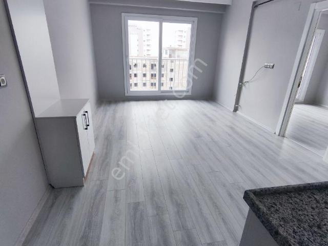 Balkonlu Geniş Daire
