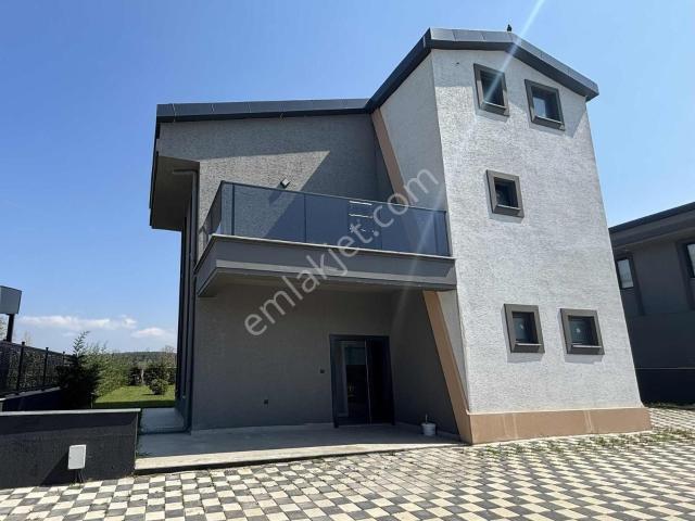 Ballıca'da 7 Villalık Özel Sitede Müstakil Havuzlu Lüks Villa