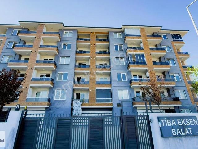 Ballı'dan Balat'ta 1+1 Ara Kat Çift Cephe Satılık Daire