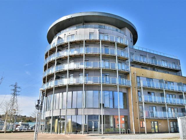 Ballantyne Drive, Colchester CO2, 2 bed flat to rent, £1,300 pcm | PrimeLocation