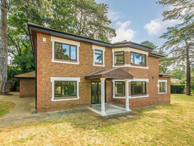 Ballard Close, Kingston Upon Thames KT2 5 bed detached house to rent £6,000 pcm £1,385 pw