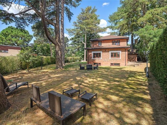Ballard Close, Kingston upon Thames, KT2 5 bed detached house to rent £6,500 pcm £1,500 pw