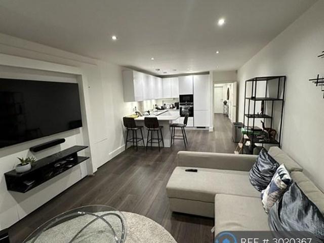 Ballards Way, Croydon, CR0 2 bed flat to rent £2,000 pcm £462 pw