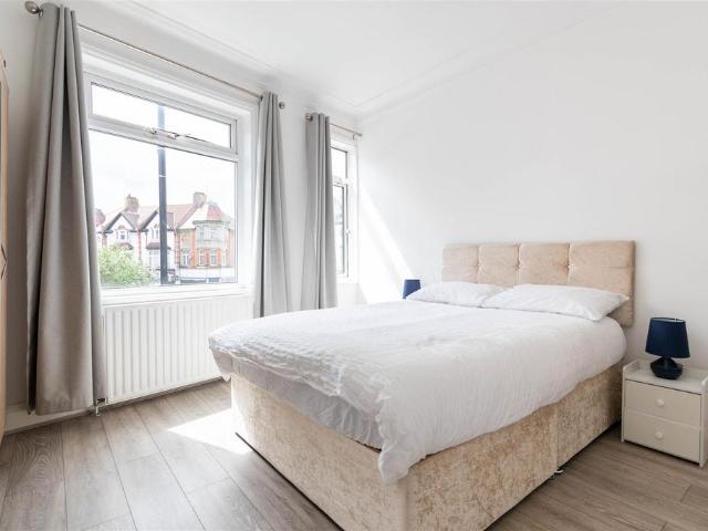 Ballards Lane, Finchley, N3 3 bed apartment to rent £2,492 pcm £575 pw