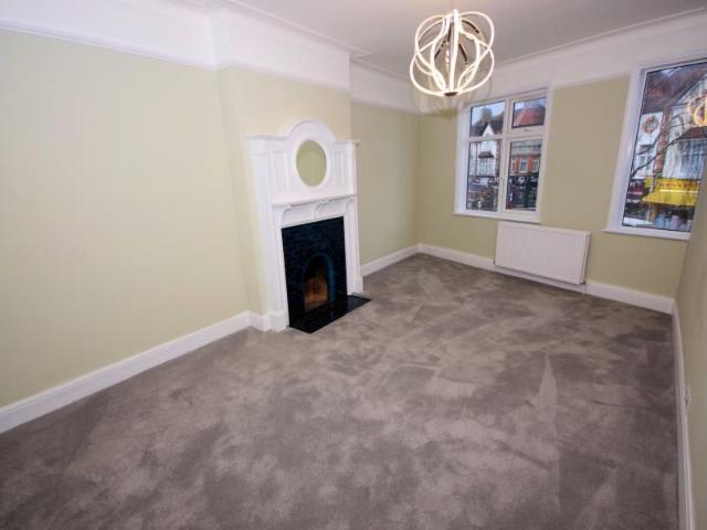 Ballards Lane, Finchley N3, 3 bed flat to rent, £1,995 pcm | PrimeLocation