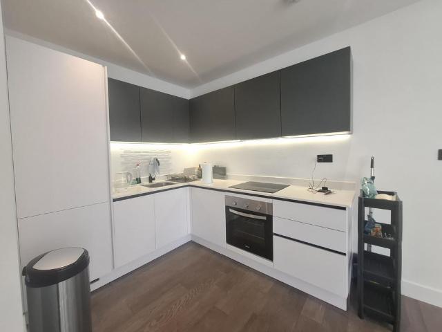 Ballards Lane, London N3 2 bed flat to rent £2,300 pcm £531 pw