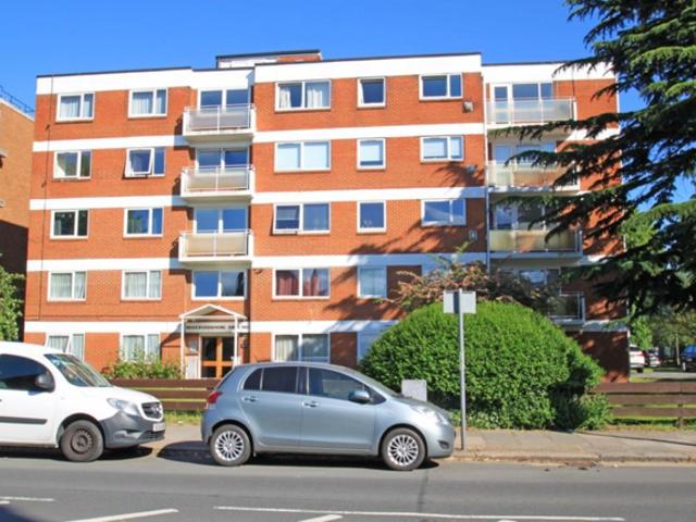 Ballards Lane, London N3 3 bed apartment to rent £2,700 pcm £623 pw