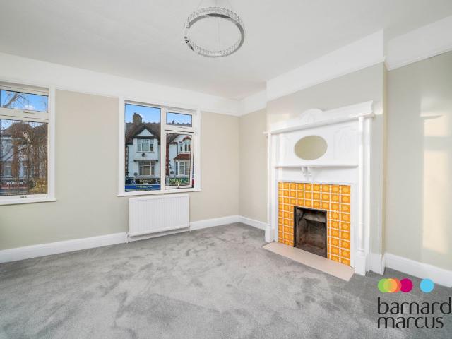 Ballards Lane, London N3, 3 bed flat to rent, £1,995 pcm | PrimeLocation
