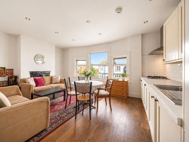 Ballards Lane, London N12, 3 bed flat to rent, £2,750 pcm | PrimeLocation