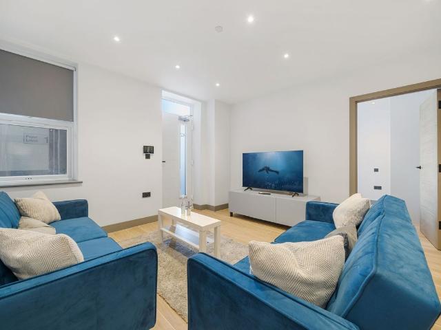 Ballards Lane, London N12, 2 bed flat to rent, £2,500 pcm | PrimeLocation