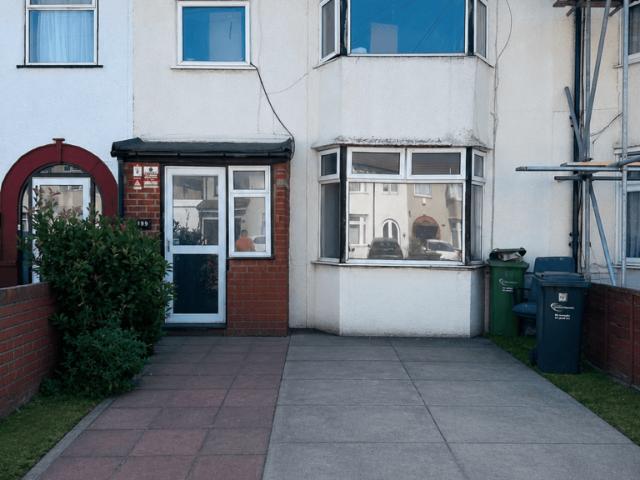 BALLARDS ROAD, DAGENHAM, RM10 3 bed terraced house to rent £2,300 pcm £531 pw