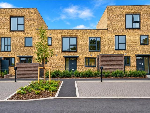 Ballast Road, Erith, DA8 4 bed terraced house to rent £2,850 pcm £658 pw