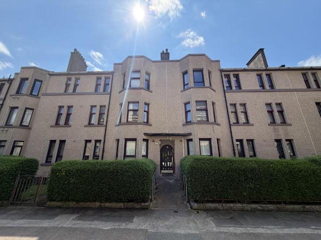 Ballindalloch Drive, Dennistoun 3 bed apartment to rent £1,320 pcm £305 pw