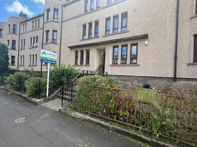 Ballindalloch Drive, Dennistoun 4 bed apartment to rent £1,800 pcm £415 pw