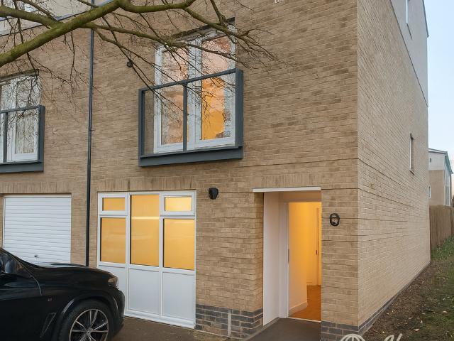 Ballinger Way, Northolt UB5 1 bed in a house share to rent £1,000 pcm £231 pw