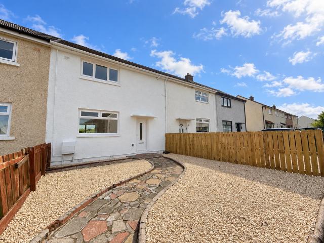 Ballochmyle Avenue, Cumnock, KA18 2 bed terraced house to rent £800 pcm £185 pw