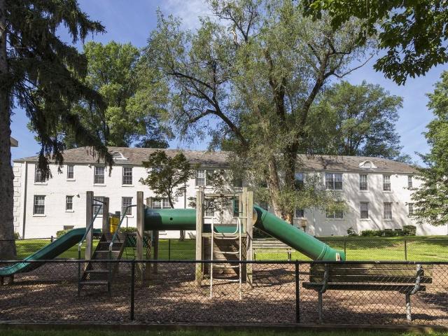 Ballston Park 1 Bedroom Apartment for Rent at 351 N Glebe Rd, Arlington, VA 22203 Ashton Heights