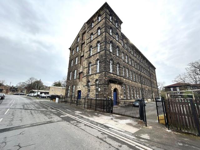Balme Road, Cleckheaton, West. 1 bed flat to rent £650 pcm £150 pw