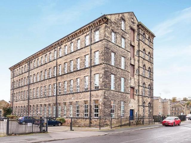 Balme Road, West Yorkshire BD19 2 bed apartment to rent £850 pcm £196 pw