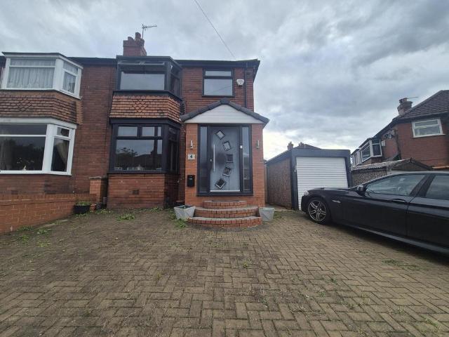 Balmoral Avenue, Hyde, SK14 3 bed semi detached house to rent £1,500 pcm £346 pw
