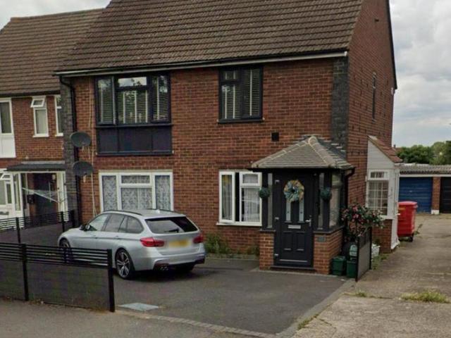 Balmoral Drive, Hayes UB4 2 bed flat to rent £1,900 pcm £438 pw