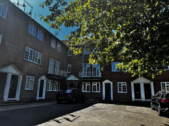 Balmoral House, Westbourne 2 bed apartment to rent £1,175 pcm £271 pw