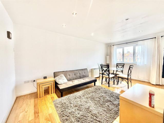 Balmoral House, Honeypot Lane, Stanmore HA7, 2 bed flat to rent, £1,800 pcm | PrimeLocation