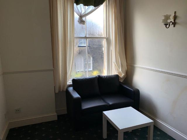 Balmoral Place, Halifax, HX1