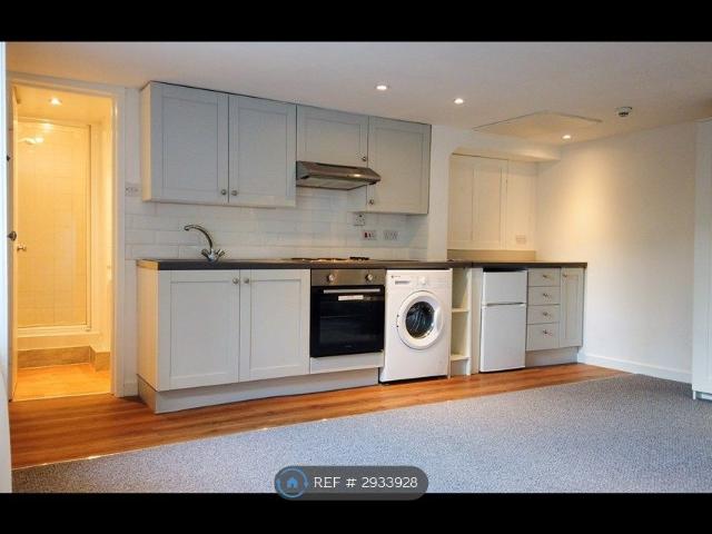 Balmoral Place, Halifax HX1, Studio to rent, £480 pcm | PrimeLocation