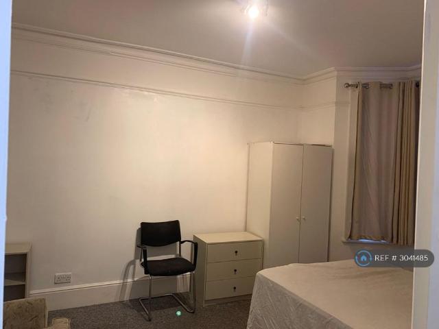 Balmoral Road, Gillingham, ME7 1 bed in a house share to rent £700 pcm £162 pw