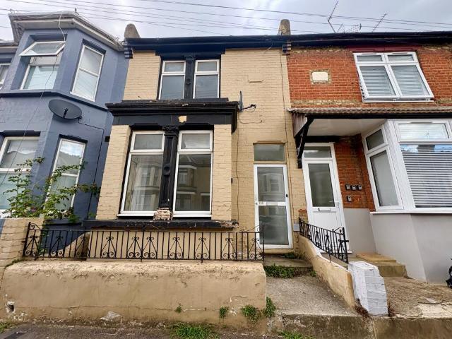 Balmoral Road, Gillingham, ME7 3 bed house to rent £1,400 pcm £323 pw