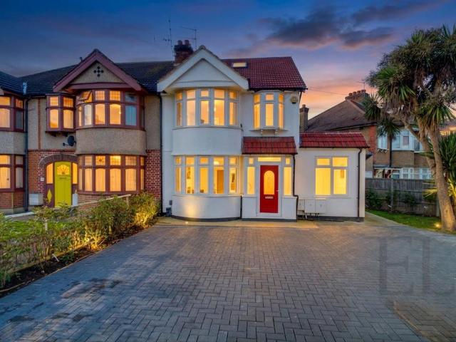Balmoral Road, Harrow HA2 3 bed apartment to rent £2,000 pcm £462 pw
