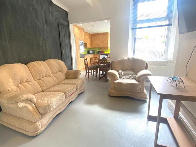 Balmoral Road, Lancaster LA1 3 bed private hall to rent £477 pcm £110 pw