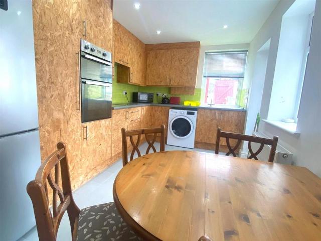 Balmoral Road, Lancaster LA1 4 bed private hall to rent £498 pcm £115 pw