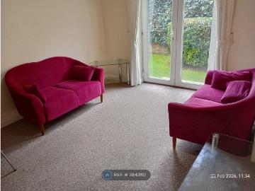 Bartholomew Court, Newbury RG14, 2 bed flat to rent, £1,350 pcm | PrimeLocation
