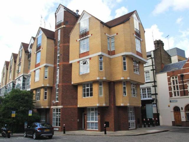 Bartholomew Close, London EC1A 2 bed flat to rent £3,250 pcm £750 pw