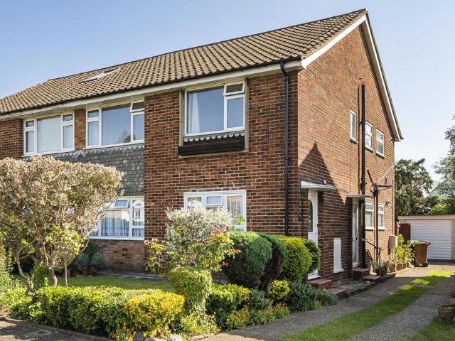Barton Close Bexleyheath DA6 2 bed maisonette to rent £1,775 pcm £410 pw