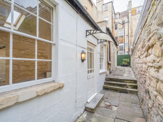 Barton Buildings, Bath BA1, 2 bed flat to rent, £2,250 pcm | PrimeLocation
