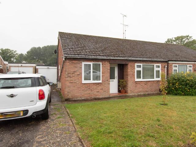Barton Drive, Kedington CB9, 2 bed semi detached bungalow to rent, £1,100 pcm | PrimeLocation