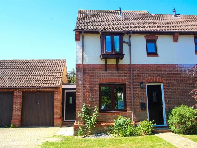 Barton Drive, Hamble, Southampton. 3 bed end of terrace house to rent £1,800 pcm £415 pw