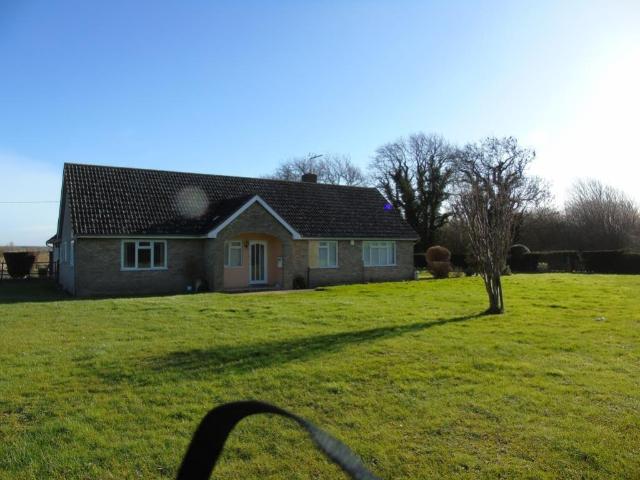 Barton Mills, Suffolk, IP28 2 bed detached bungalow to rent £1,685 pcm £389 pw