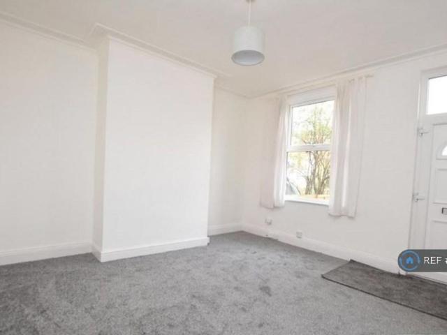 Barton Place, Leeds, LS11 2 bed terraced house to rent £795 pcm £183 pw