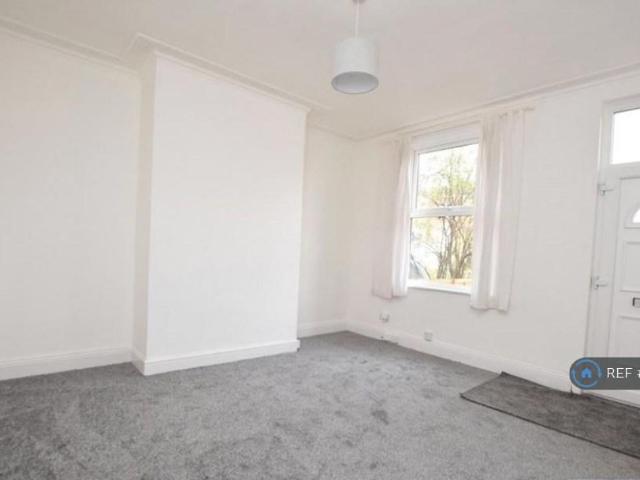 Barton Place, Leeds, LS11 2 bed terraced house to rent £860 pcm £198 pw