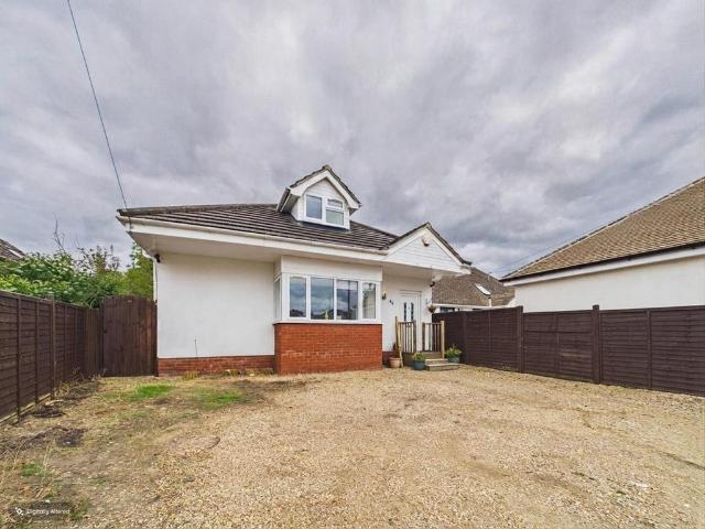 Barton Road, Thurston, Bury St. Edmunds 3 bed detached bungalow to rent £1,800 pcm £415 pw