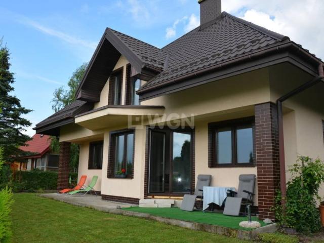Nowoczesny dom 145 m2 z dużym ogrodem i blisko jeziora