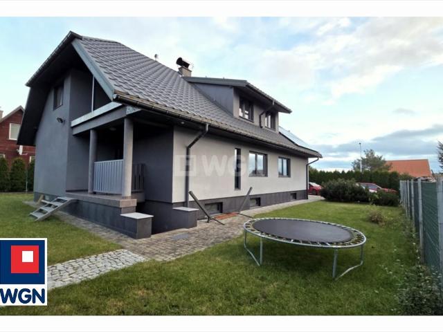 Przestronny dom 274 m² z sauną i garażem w Bartoszach