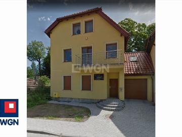 Przestronny dom z 3 niezależnymi apartamentami i garażem