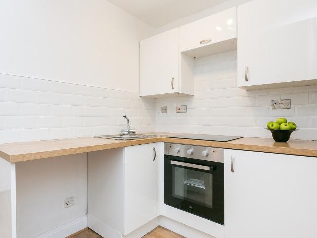 Bartlett Close, London, E14