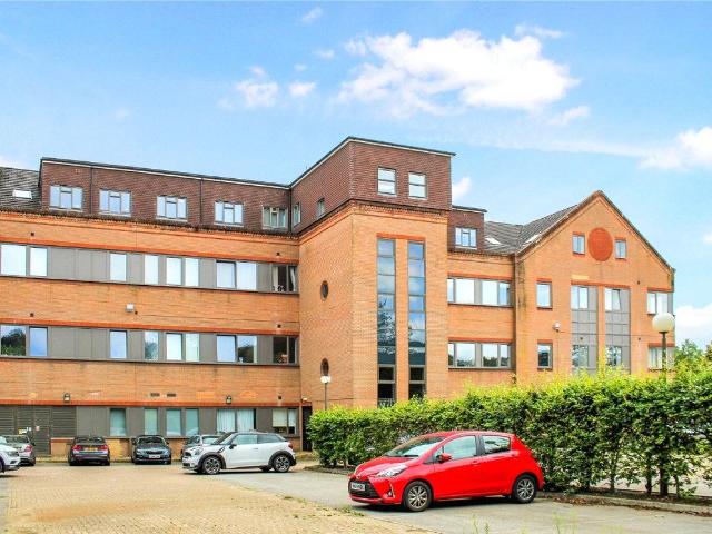 Bartley Way, Hook, Hampshire RG27, 2 bed flat to rent, £1,300 pcm | PrimeLocation