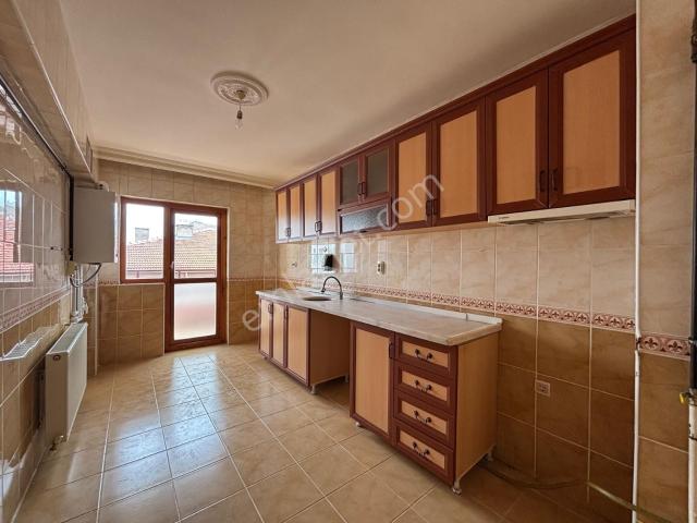 Barut Emlaktan Hastane Yakını Masrafsız Boyalı 120 M2 3+1 Daire